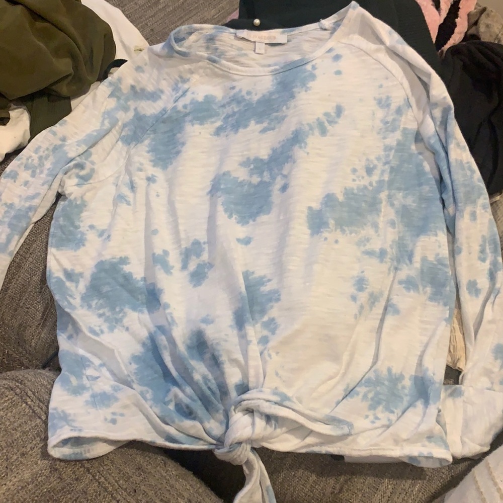 Olivaceous tie dye top